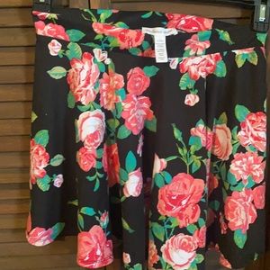 Cute floral mini skirt size l by ambiance apparel